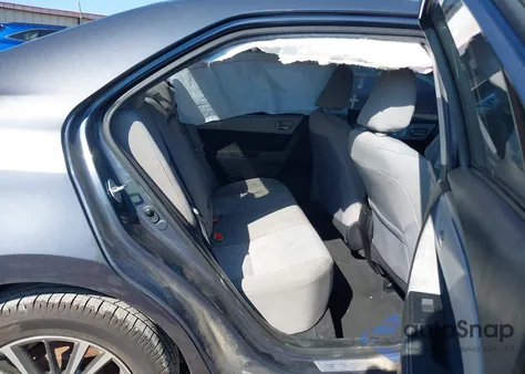 2016 Toyota Corolla Le Plus z USA, uszkodzony, nr VIN 5YFBURHE2GP545618